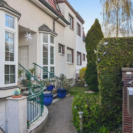 2 Bedroom Lovely Home In Berlin Extérieur photo