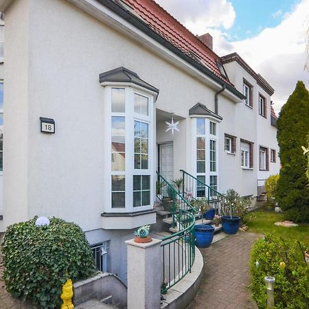 2 Bedroom Lovely Home In Berlin Extérieur photo