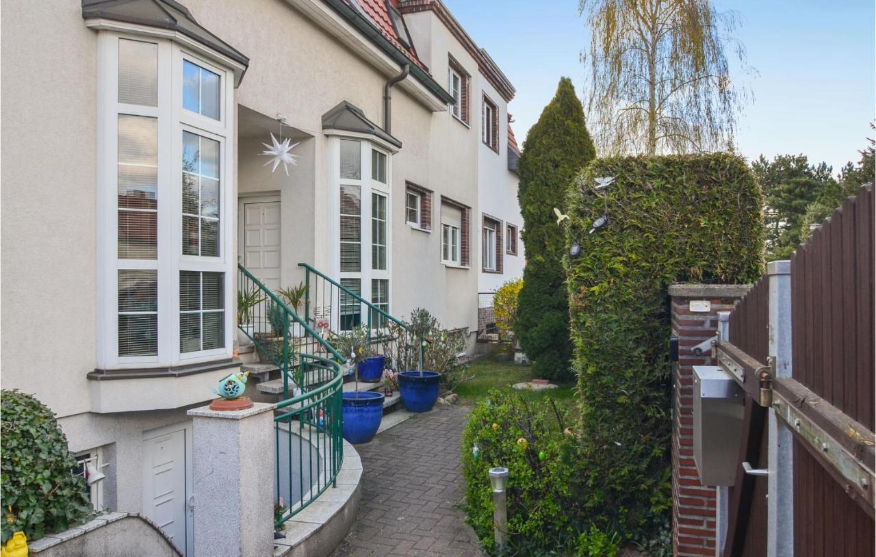 2 Bedroom Lovely Home In Berlin Extérieur photo
